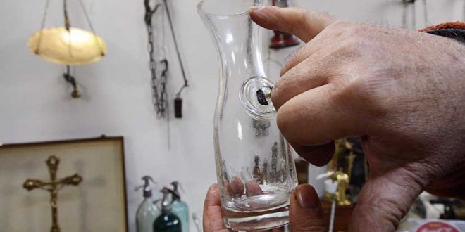 Ma che, stai a guardà il capello? (Dar ce, te mai uiți la un fir de&nbsp;păr?)