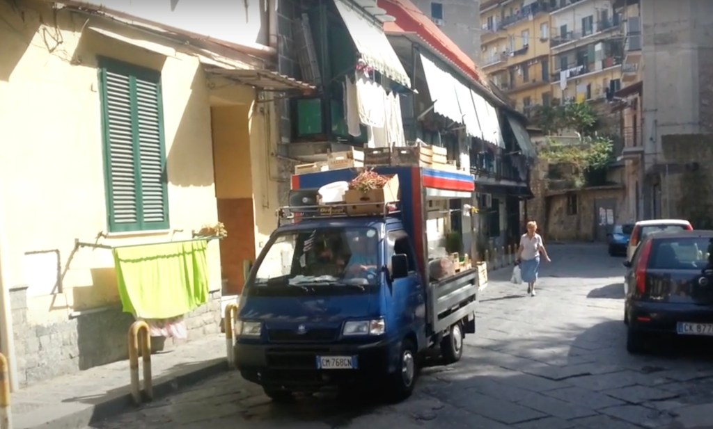 ROMÂNI, IEȘIȚI AFARĂ CĂ VĂ TRIMITEM&nbsp;ACASĂ!