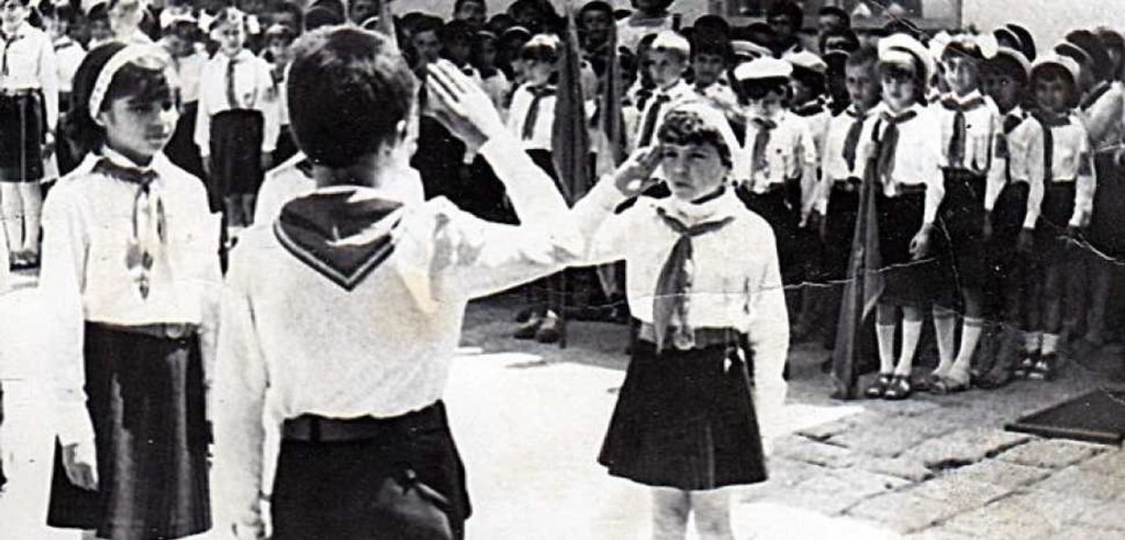 AVÂNT PIONIERESC DE 9&nbsp;MAI